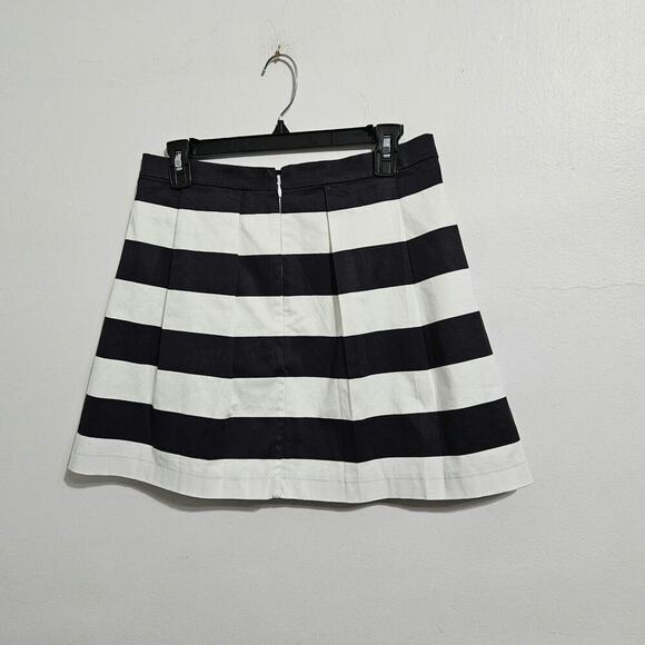 NWT! French Connecting Black and White Stripped Mini Skirt. Size 6. - Picture 2 of 7
